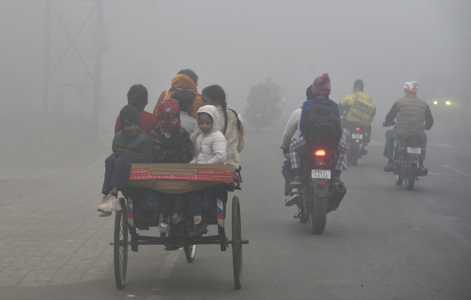 कहीं बर्फबारी, कहीं बारिश, कहीं कोहरे का प्रकोप... 10 राज्यों में येलो अलर्ट, मौसम विभाग की चेतावनी जान लीजिए