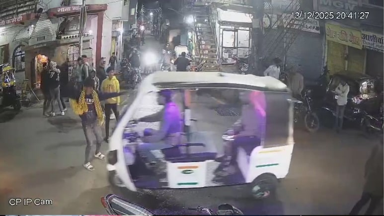 MP News: दुकान में तोड़फोड़, ऑटो चालक से मारपीट... कटरा बाजार&ndash;विजय टॉकीज रोड पर बाइक सवार बदमाशों का आतंक