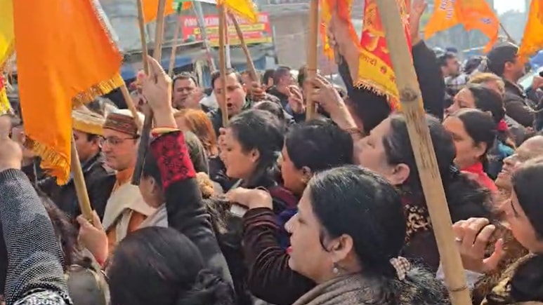 वैष्&zwj;णो देवी मेडिकल कॉलेज में मुस्लिम छात्रों के एडमिशन का मामला गरमाया, हिंदू संगठन ने राजभवन को घेरा