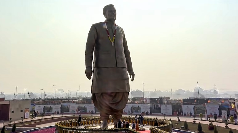 अटल, दीनदयाल, मुखर्जी.. बीजेपी के 3 दिग्गजों की मूर्तियां, देखिए राष्ट्र प्रेरणा स्थल की तस्वीरें