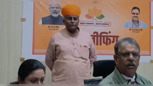 मंत्री के प्रेस कॉन्फ्रेंस में कुर्सी नहीं म&zwj;िलने पर भड़के व&zwj;िधायक, सवाल पर हो गए आगबबूला