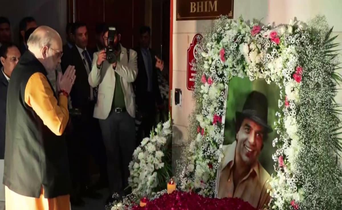 Amit Shah At Dharmendra’s Prayer Meet