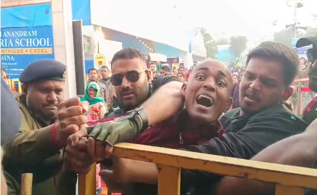 Freedom of Speech: विंध्य व्यापार मेले में हंगामा, CM मोहन की मौजूदगी में युवक ने किसे कहा Vyapam का सरगना