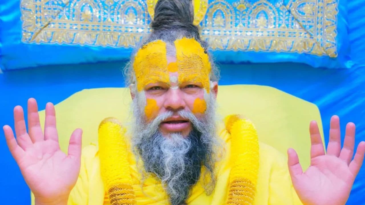 क्या हाथों में अंगूठियां पहनने से भाग्य बदलता है? जानिए Premanand Maharaj के विचार