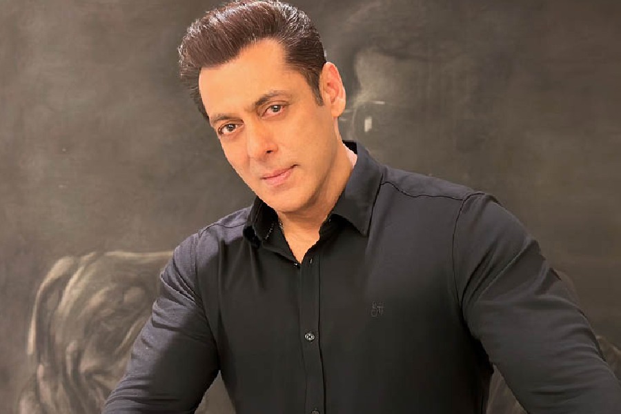Salman Khan Hasn't Gone Out For Dinner In 25 Years: <i>'Shooting Se Ghar, Phir Airport,</i> That's My Life'