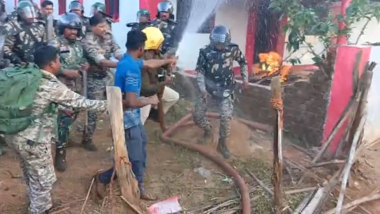 कब्र पर क्यों कलह-छत्तीसगढ़ में मौत के बाद गरिमा का अधिकार बनाम पंचायत अधिकार