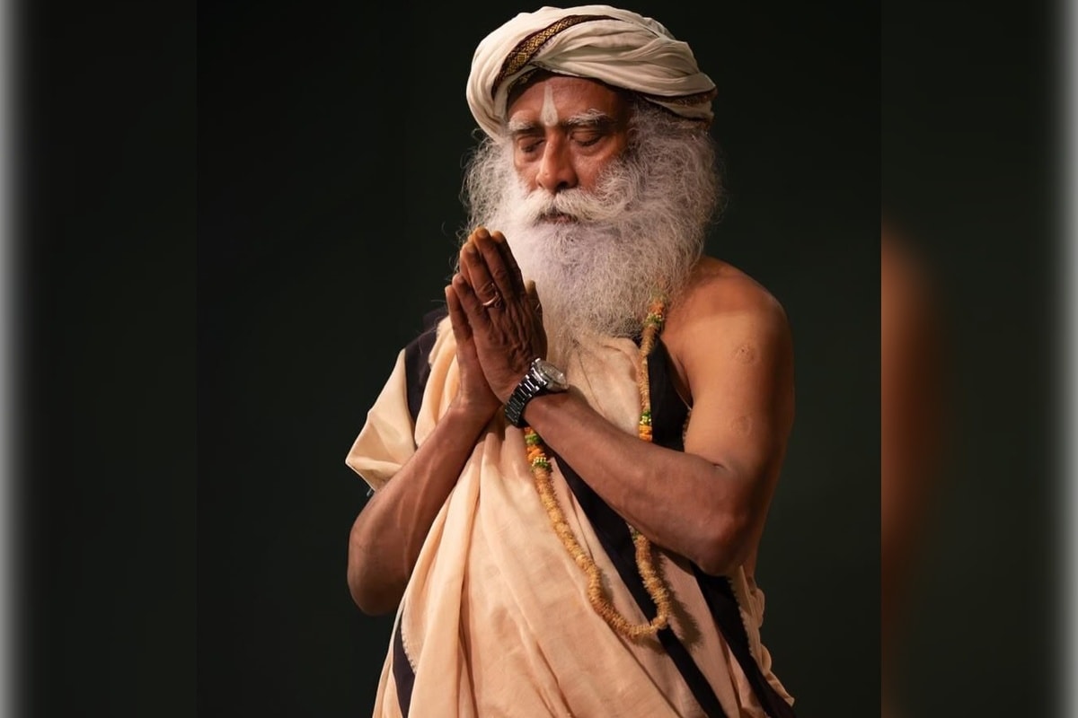 Sadhguru's Simple Warm Drink to Boost Immunity This Flu Season