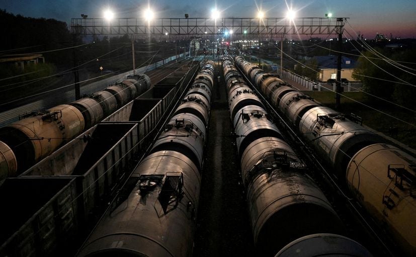 India Bullish On Russian Crude, But Exports Face Sanctions Risk: Report