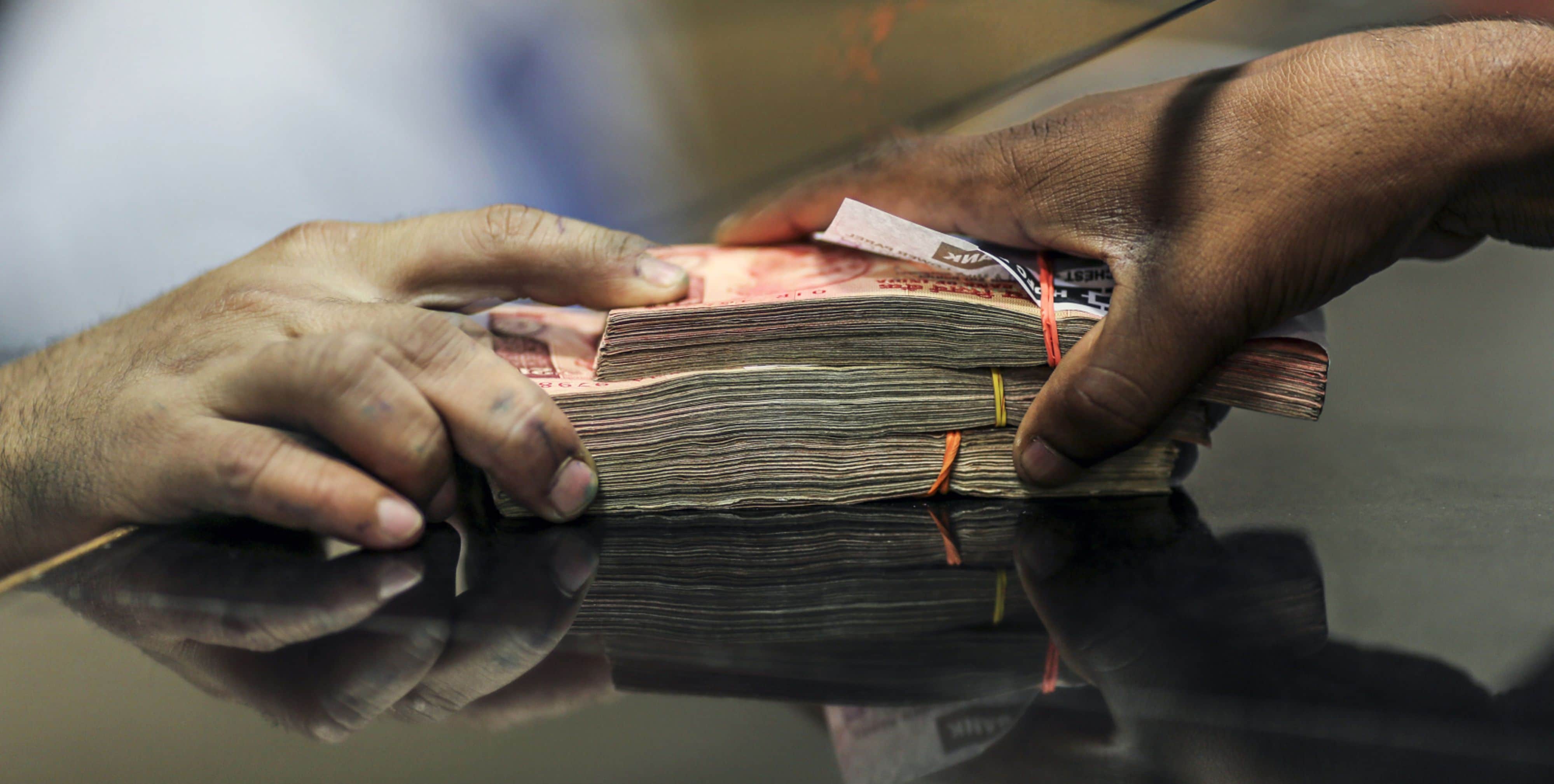 Motilal Oswal: Indian Mutual Fund Tracker - AUM Surpasses Rs 27 Trillion; Equities See First Outflow In 52 Months