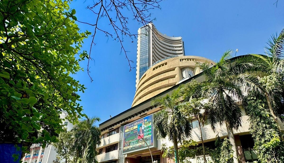 Bombay High Court Fines SEBI, BSE, NSE For 'Illegal' Freezing Of Two Demat Accounts
