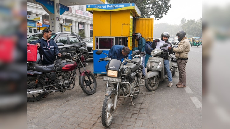 दिल्ली में GRAP-4 का असर दिखा: सड़क पर वाहनों की आवाजाही कम, 3,700 से ज्यादा चालान काटे गए