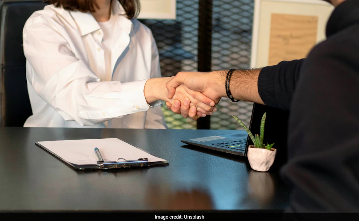 "My HR Caught Me Cheating On Her": Employee Shares Bizarre First Day At Work