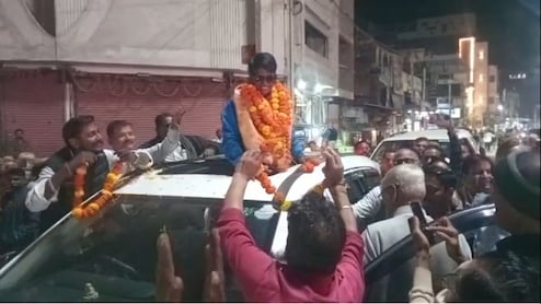 किसान की बेटी का हुआ सम्मान, लोगों ने किया फूलों से स्वागत... महिला ब्लाइंड T-20 विश्व कप विजेता सुनीता सराठे पहुंची अपने पैतृक गांव