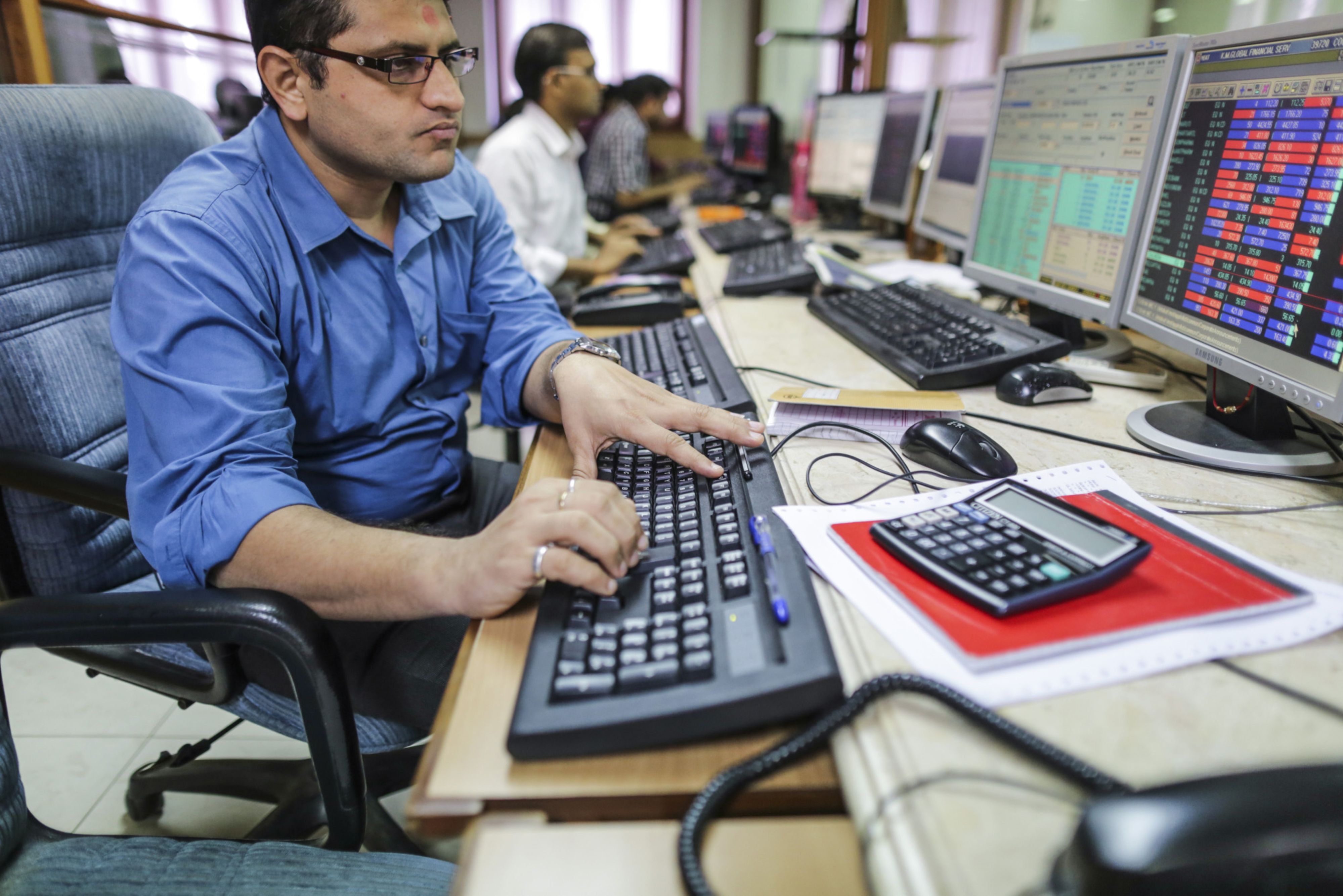 Sensex Sheds Over 500 Points; Nifty Holds 17,000