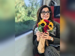 रश्मिका मंदाना ने विजय देवरकोंडा को अपने हाथों से खिलाया मीठा, फैंस बोले- 'अभी से बीवी वाली आदतें!'