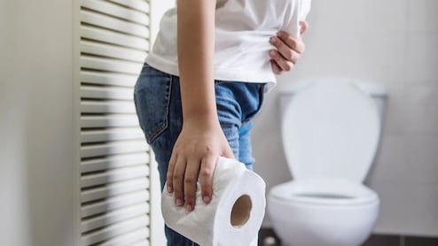 मल त्याग करने के बाद कभी नहीं करनी चाहिए 7 गलतियां, डॉक्टर ने बताया झेलने पड़ सकते हैं गंभीर नुकसान