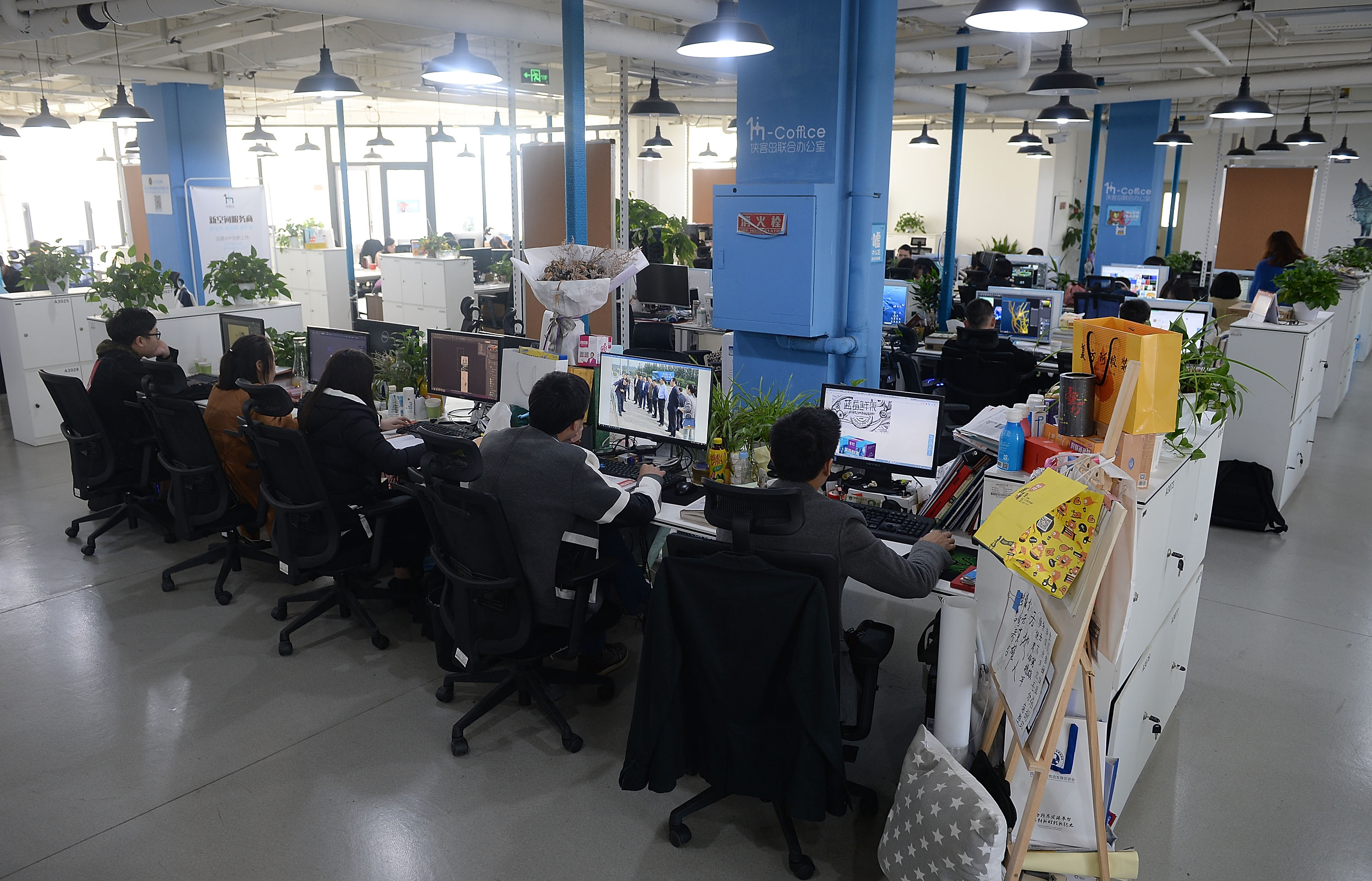 Personnel Ministry Promotes Over 8,000 Government Employees Enmasse