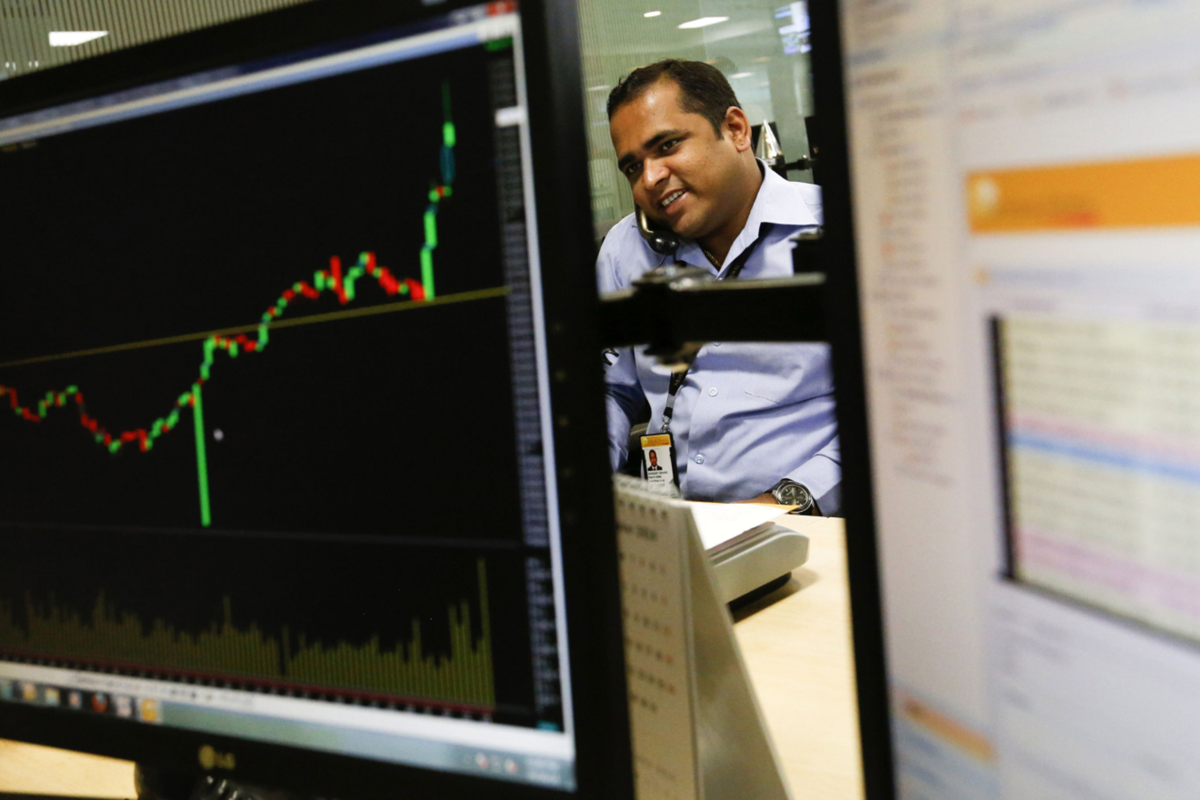 Sensex, Nifty Snap Four-Day Losing Streak Aided By I.T., Pharma Stocks