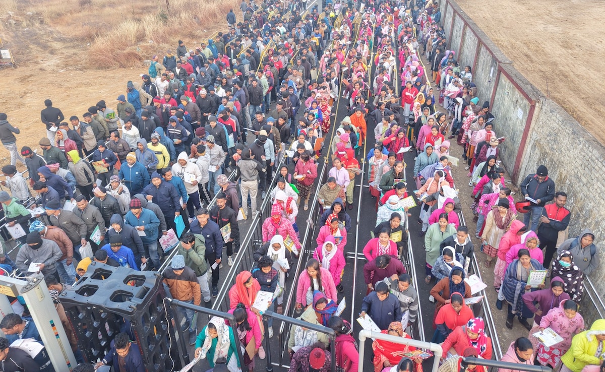 Odisha Exam on Airstrip Draws Thousands