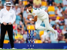 Pakistan Legend Wasim Akram Hails 'Incredible' Mitchell Starc After Ashes Heroics