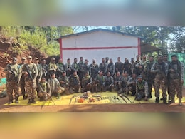 मिला विस्फोटक और हथियारों का जखीरा, नक्सलियों ने बीजापुर के जंगल में छिपा रखा था, जवानों ने खोज निकाला 