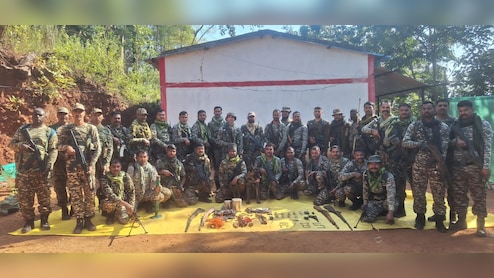 मिला विस्फोटक और हथियारों का जखीरा,&nbsp;नक्सलियों ने&nbsp;बीजापुर के जंगल में छिपा रखा था, जवानों ने खोज निकाला&nbsp;