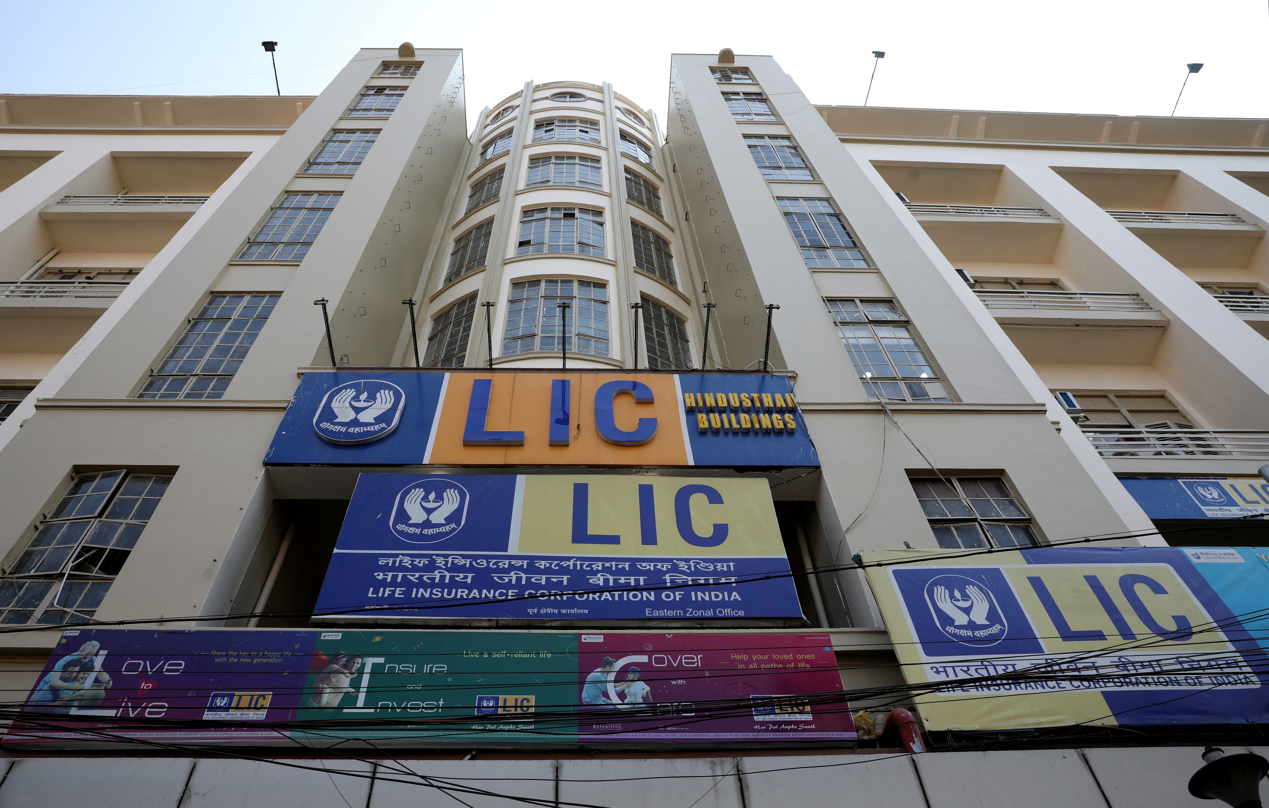 Supreme Court Refuses Interim Relief On Pleas Seeking Stay On LIC IPO Share Allotment