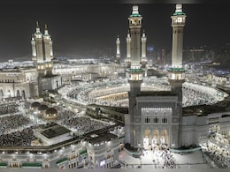 मक्का की ग्रैंड मस्जिद में छत से कूदा शख्स, फिर गार्ड ने कर दिया करिश्मा