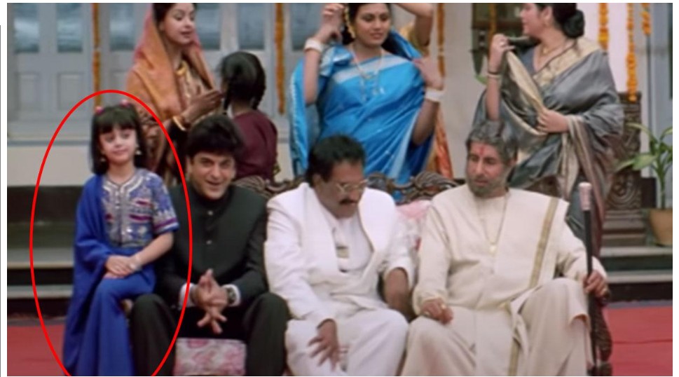 फोटो में दिख रही यह बच्ची, असल में है एक लड़का, अमिताभ के साथ दी हिट, जाह्नवी- भूमी की बना हीरो, हॉलीवुड में भी किया काम