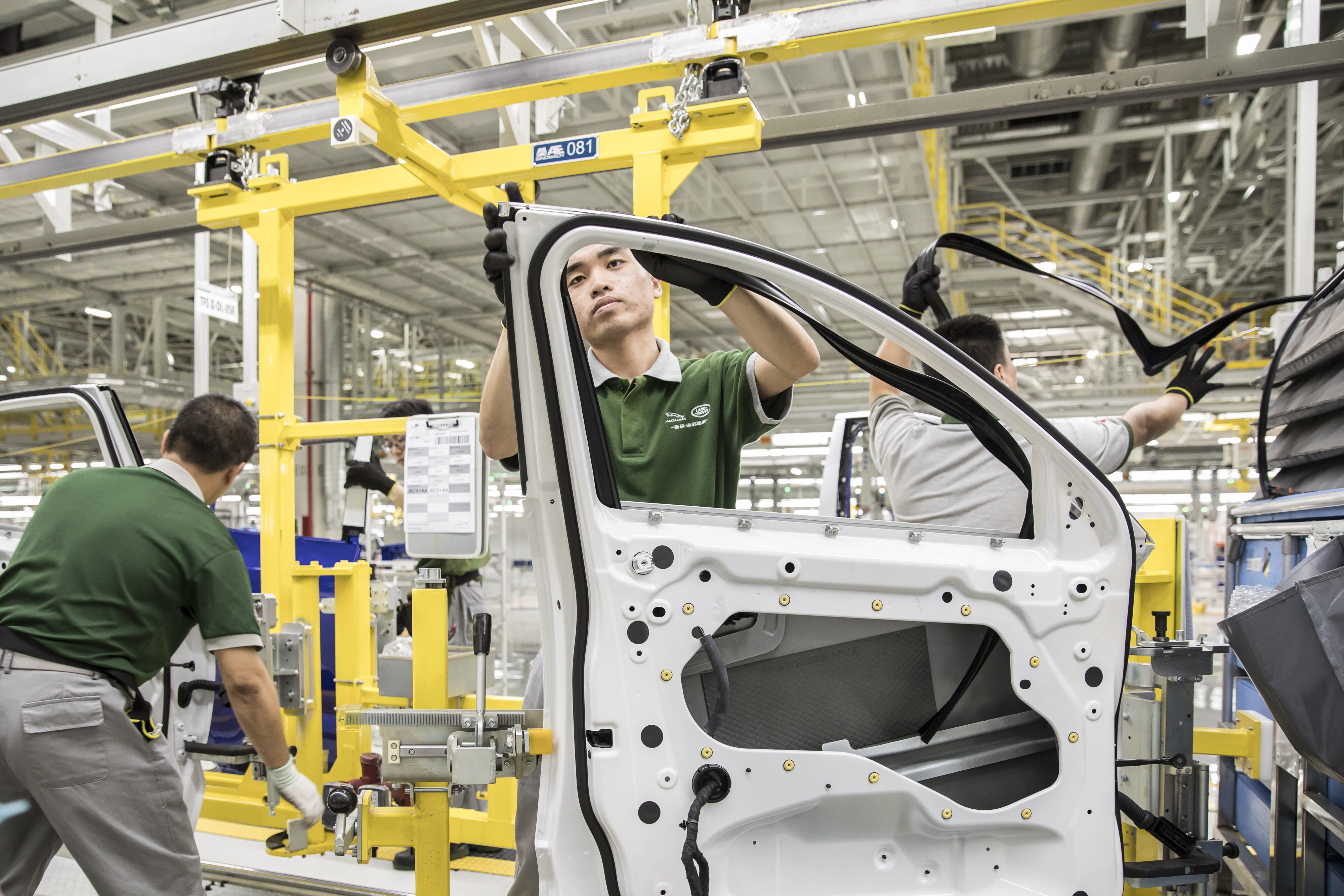 JLR Owner Says Slow China Economy Hurting Luxury Car Sales
