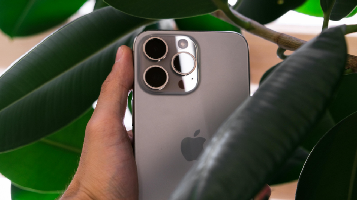 Croma Sale: iPhone 15 सबसे सस्ता! Rs 23 हजार से ज्यादा की छूट, बस लगा दें यह ऑफर