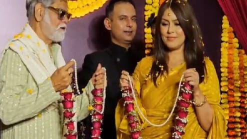 52 साल की उम्र में महिमा चौधरी ने संजय मिश्रा को पहनाई वरमाला, शादी के मंत्र सुन डरी एक्ट्रेस