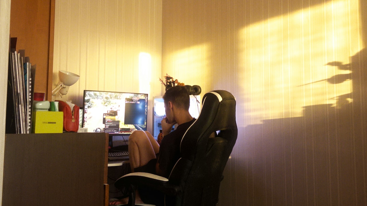 Gaming Chair vs Office Chair: Which Is Better for Long Sitting?