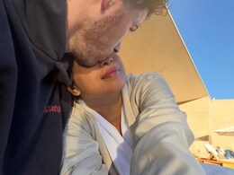 Photos: कभी पति के साथ रोमांटिक मोमेंट तो कभी बिटिया की देखभाल, प्रियंका चोपड़ा ने शेयर की अनदेखी फोटो