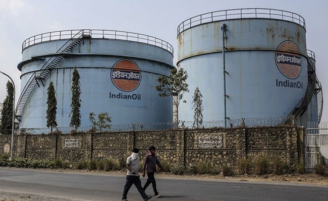 India May Offer $2.5 Billion To Fuel Retailers, Cooking Gas Prices At Stake