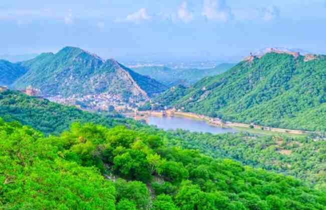 असली चिंता पहाड़ों की या अवैध खनन माफियाओं की... विपक्ष के 'अरावली बचाओ' अभियान पर क्यों उठ रहे सवाल?