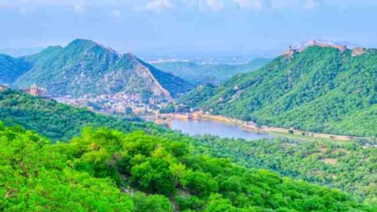 अरावली के भविष्य पर अलवर में मंथन, कमेटी ने ग्रामीणों और पर्यावरणविदों की सुनी राय