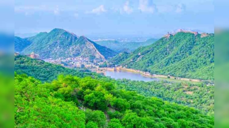 असली चिंता पहाड़ों की या अवैध खनन माफियाओं की... विपक्ष के 'अरावली बचाओ' अभियान पर क्यों उठ रहे सवाल?