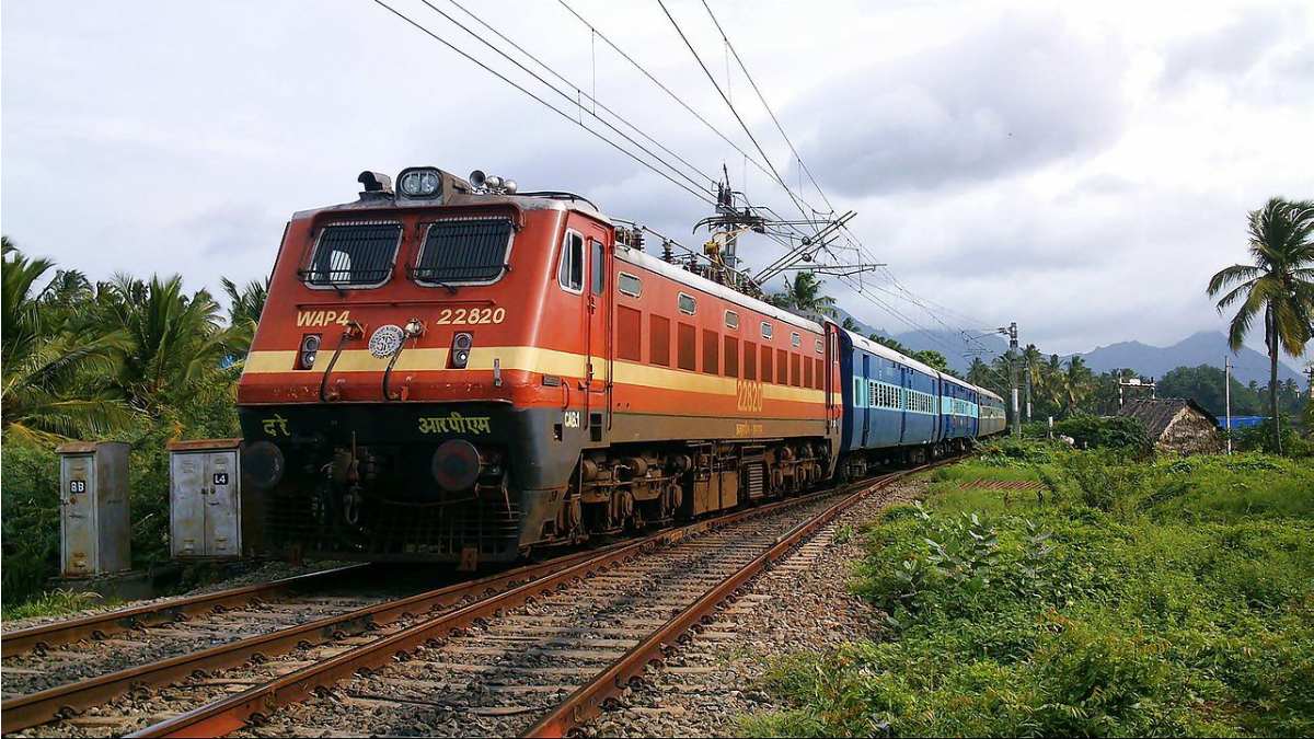 Jalgaon Train Tragedy: 12 Killed After Fire Rumor Causes Panic, Maharashtra CM Announces Financial Aid