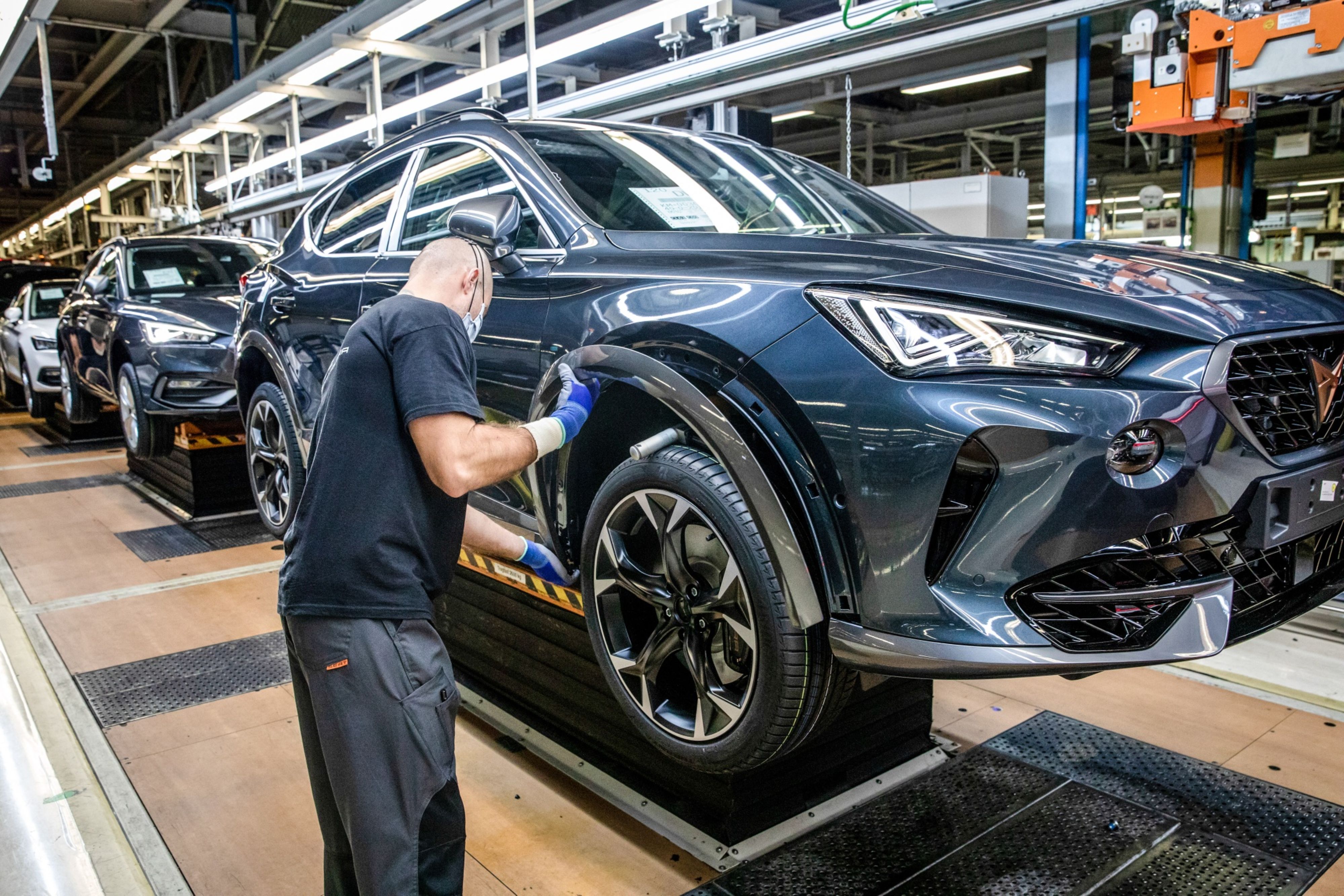 U.S. Service Industries Expand More Than Forecast on Orders