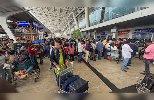 IndiGo Crisis Live: महंगी फ्लाइट्स टिकट पर सख्त एविएशन मिनिस्ट्री, उठाया ये बड़ा कदम