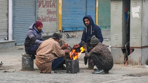 Maharashtra Weather : 'शेकोटी करायची वेळ झाली'; राज्यभरात थंडीचा कडाका, मुंबई 13 अंशावर तर इतर जिल्ह्यात... Maharashtra Weather : 'शेकोटी करायची वेळ झाली'; राज्यभरात थंडीचा कडाका, मुंबई 13 अंशावर तर इतर जिल्ह्यात...