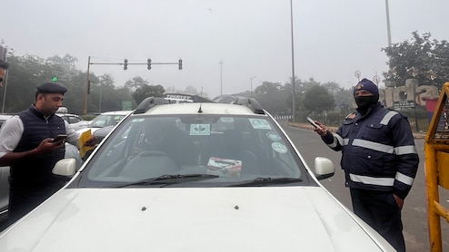 Rs 20,000 Fine Or Turn Away From Border: Old Cars Not Being Allowed In Delhi