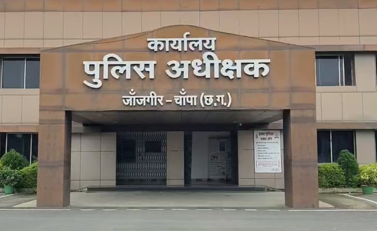 CG Police Transfers: नए साल में SP ने चौंकाया, एक साथ इतने पुलिसकर्मियों का हो गया तबादला