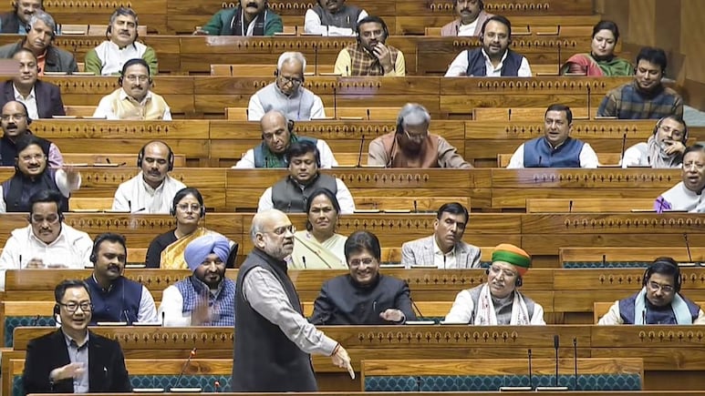 LIVE: संसद में आज भी हंगामे के आसार, राज्यसभा में चुनाव सुधार पर चर्चा... PM मोदी आज देंगे भाजपा सांसदों को डिनर