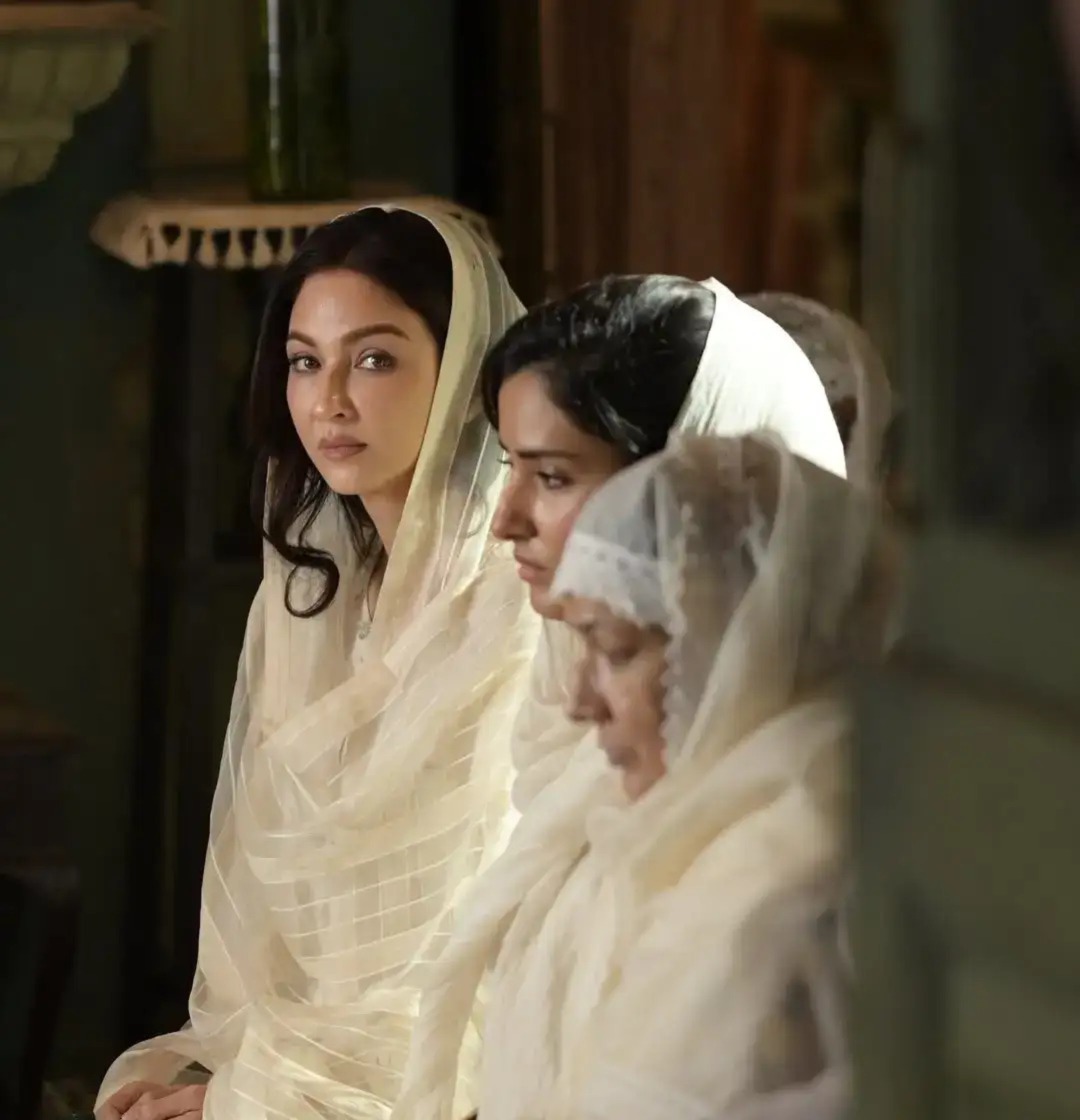 सात नहीं, सौम्या टंडन ने धुरंधर में अक्षय खन्ना को मारे थे कितने थप्पड़? रहमान डकैत की पत्नी ने किया खुलासा