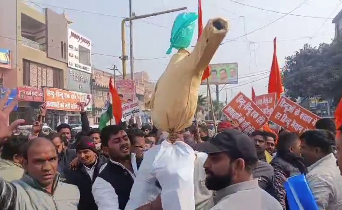 बाग्लादेश में हिंदुओं पर अत्याचार के खिलाफ हापुड़ में 'हिंदुओं' ने भरी हुंकार, दे डाली यह चेतावनी