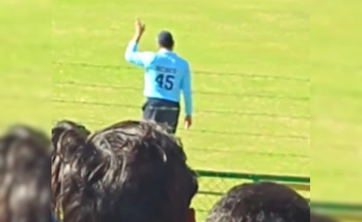 Fan Asks Rohit Sharma <i>Vada Pav Khaoge</i>? Star Batters Response Goes Viral - Video