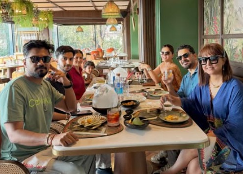 <i>Pati, Patni Aur Panga</i> BFFs Hina Khan And Rubina Dilaik Vacation In Goa With Their Husbands