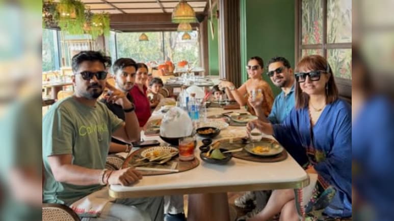 <i>Pati, Patni Aur Panga</i> BFFs Hina Khan And Rubina Dilaik Vacation In Goa With Their Husbands
